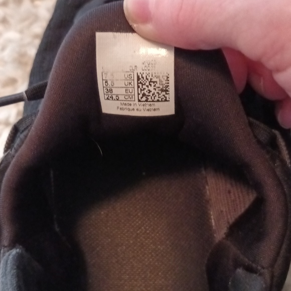 New Balance shoes - Picture 5 of 6